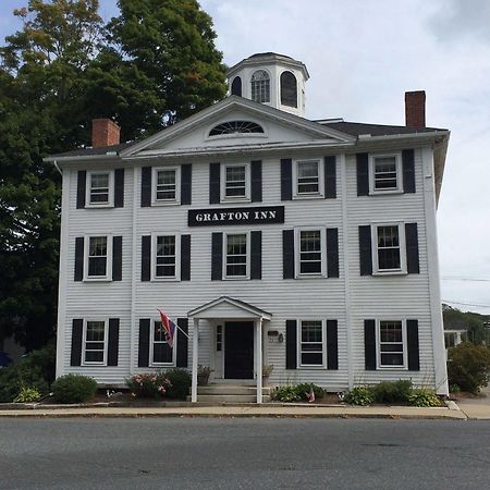 Hunters Grille And Tap At The Grafton Inn Exterior photo