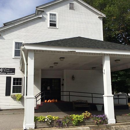 Hunters Grille And Tap At The Grafton Inn Exterior photo